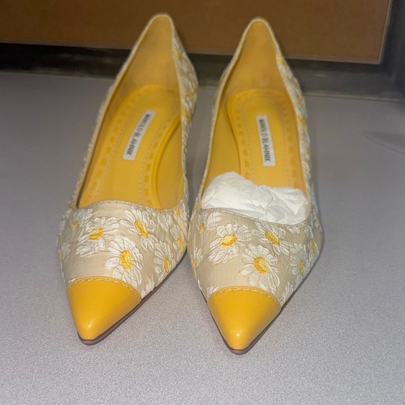 Manolo Blahnik Floral Temeneus pump